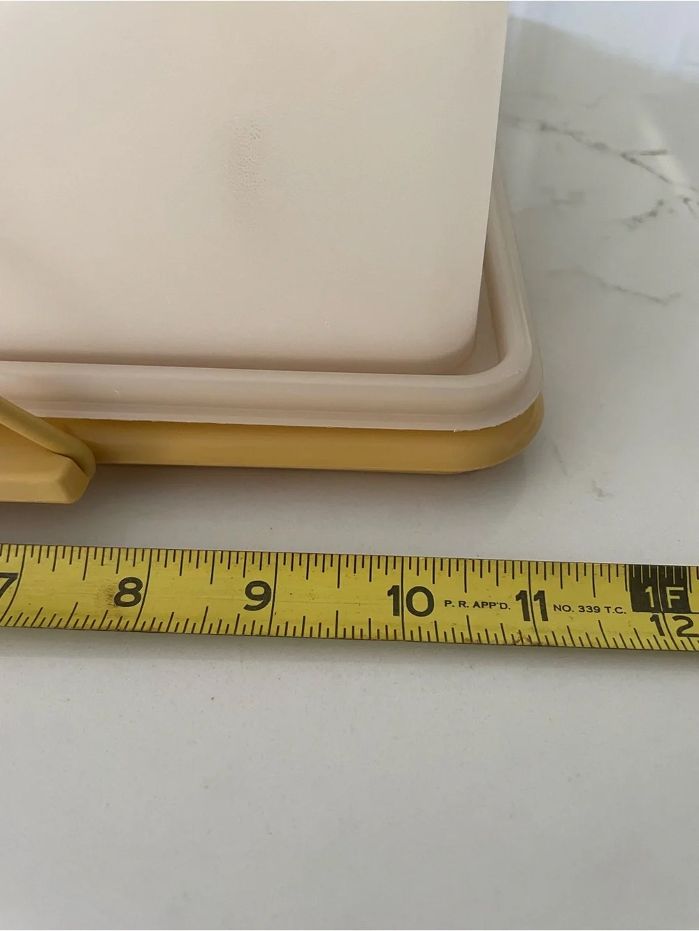 Vintage Tupperware Cake Carrier Rectangular with handle yellow #0221